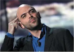 Saviano condanna gli scontri: collettivi e intellettuali scaricano l’eroe dei salotti tv