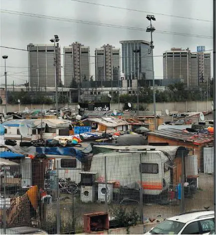 Milano, i giudici ordinano: case popolari ai rom