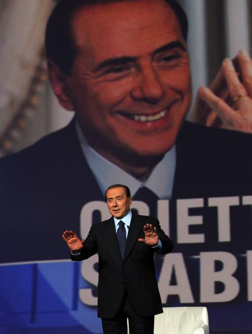 Berlusconi: "Da Fini parole incredibili 
Ampliare maggioranza oppure il voto"