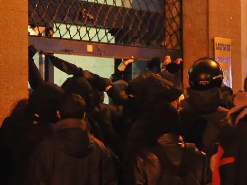 Terrore al mercatino per dire no alla riforma