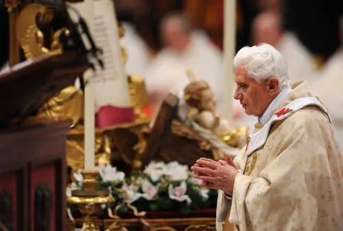 Benedetto XVI: "Dio 
è dove regnano 
giustizia, pace, amore"