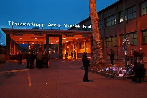 Gli operai della Thyssen: "Aiuto, noi abbadonati"