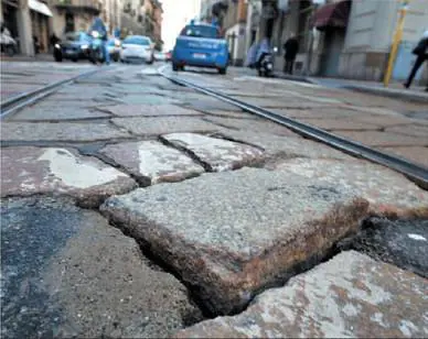 Il Comune: "Buche? Un incidente ogni 5 milioni di spostamenti"