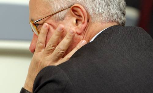 Tremonti scrive ai ministri: "Rigore nei conti"
