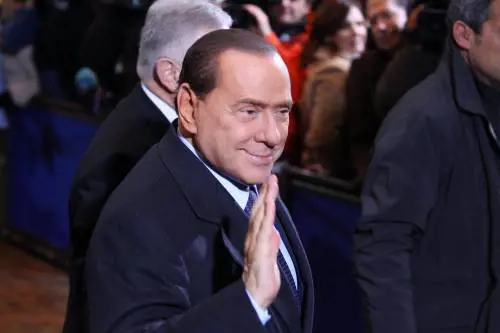 Il premier: "Non c'è alcun dissidio con Tremonti 
Entro fine gennaio i numeri per andare avanti"