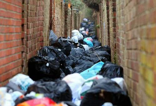 Londra sotto i rifiuti come Napoli 
E nel Regno Unito nessuno si indigna