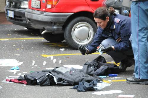 Genova, massacro per gelosia del 71enne al bar 
Uccide due vicini di casa, la moglie poi si suicida