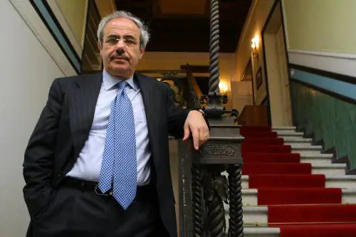 E Lombardo butta 14mila euro in segnalibri