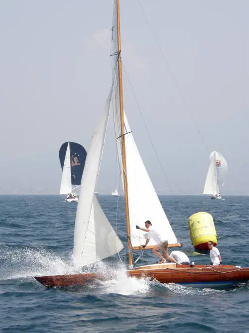 Napoli, i "Dragoni" di scena 
in occasione di Vele d'Epoca