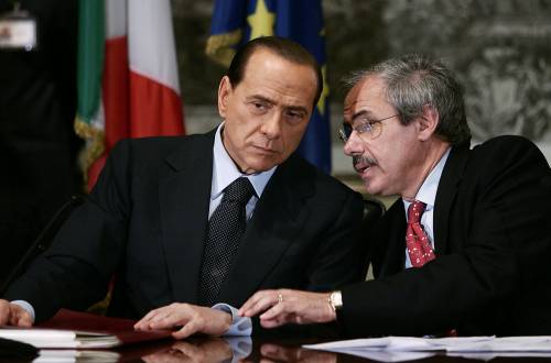 Lombardo a Berlusconi: "Resto nel terzo polo" 
E Moffa: "Già pronto il gruppo di responsabilità"