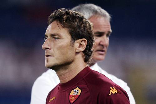 Totti: "Io triste? Solo qui a Trigoria 
Per ora resto. Il mio futuro? Si vedrà"