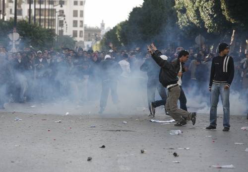 Tunisi, esercito contro guardia presidenziale 
Ucciso il nipote di Ben Alì, arrestato il fratello