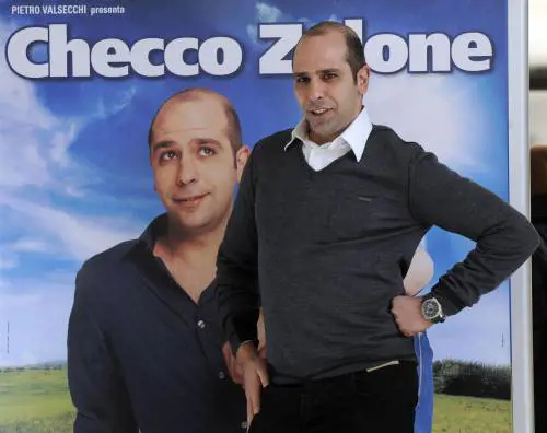 Zalone e Aldo, Giovanni e Giacomo: 
vincono i comici che non usano Silvio