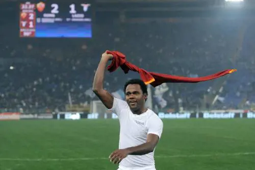 Roma, ancora Simplicio. Ma il derby di notte è sempre una guerra