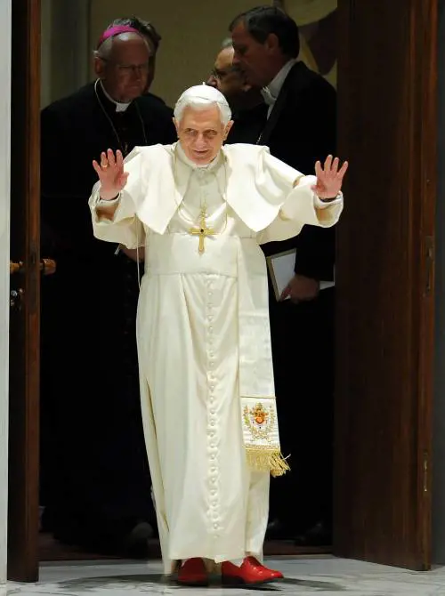 Il Papa: "Le istituzioni ritrovino le radici morali" 
E il Colle: "Equilibrio tra informazione e privacy"