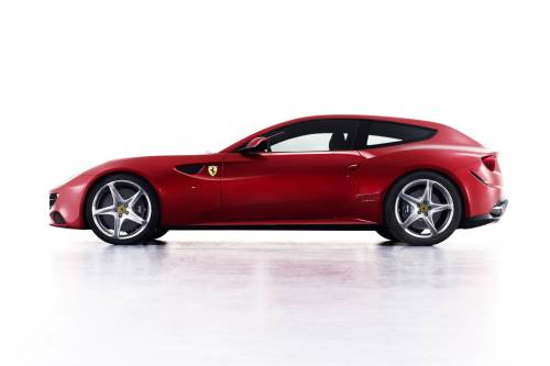 Ferrari FF, quattro posti 
e quattro ruote motrici
