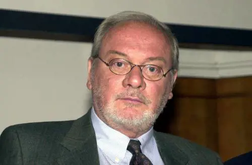 SOVIET AL CORRIERE 
VIA AL PROCESSO 
CONTRO OSTELLINO