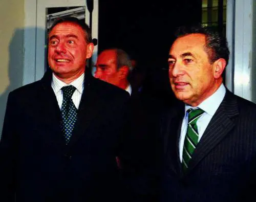 Seicento finiani a cena. Ma Fini non arriva