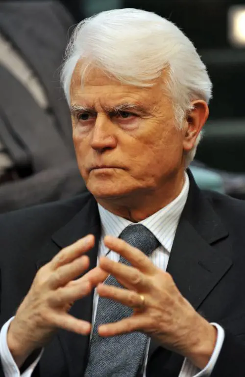 Caselli si rassegni: ad Arcore di "penale" c’è solo la parola
