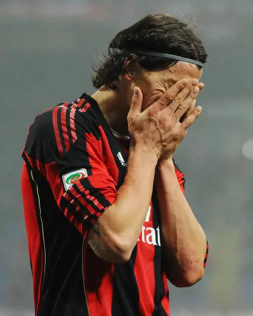 Doppio palo ferma Ibra 
La Lazio strappa il pari