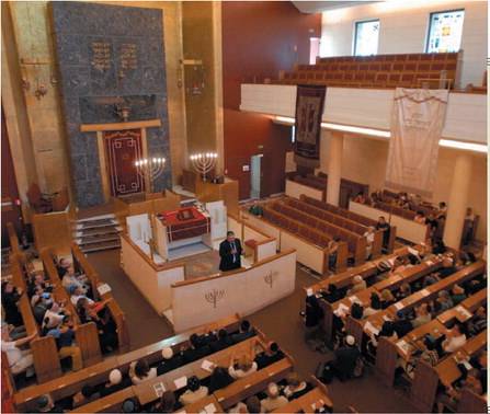 Rubato il tesoro della sinagoga: 500mila euro in libri e arredi sacri