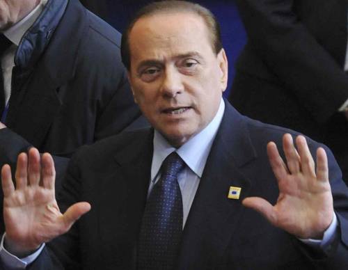 Berlusconi si difende dall'attacco di stampa e pm 
"Illegali le intromissioni nella mia vita privata"