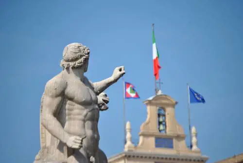 Assalto al Cavaliere, il Colle non può tacere 
E avanza l'ipotesi di un dl sulle intercettazioni