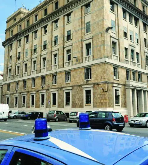 Rapina alle Poste, accoltellato il direttore per duemila euro