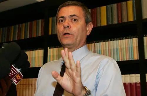 Il maestrino Mauro dà lezioni 
a tutti tranne che a se stesso