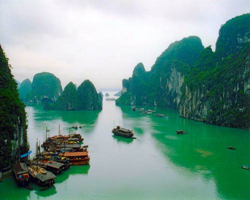 Vietnam, affonda barca 
Muoiono dodici turisti