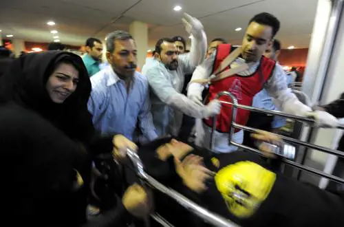 Bahrein: la polizia irrompe sui manifestanti 
Cinque i morti, appello alla calma dagli Usa