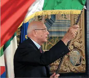 Fini ha perso la testa 
Napolitano intervenga