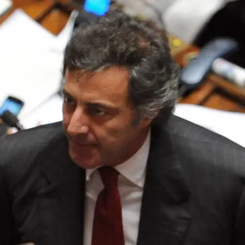 Il Fli ormai ne perde uno al giorno:  
anche Barbareschi sbatte la porta