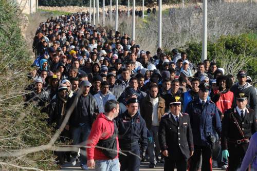Maroni: "Emergenza profughi, serve sostegno" 
Napolitano: "L'Europa aiuti i Paesi più esposti"