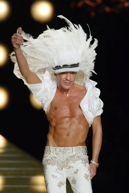 La maison Dior scarica John Galliano  
dopo l'arresto per insulti antisemiti