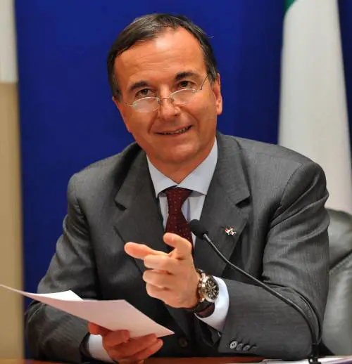 Frattini: "Approvata missione umanitaria in Tunisia" 