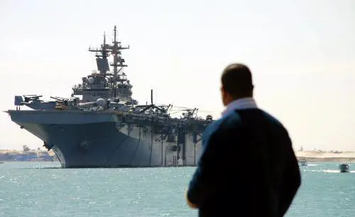 OBAMA: PRONTI A UN'AZIONE MILITARE 
GHEDDAFI E' OLTRAGGIOSO, SE NE VADA