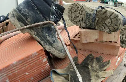 Morti sul lavoro ai minimi da sempre 
Nel 2010 fermi sotto quota mille