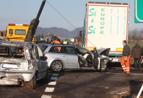 Brescia, tragedia sull'A4: 
muoiono due ventenni, 
promesse della pallanuoto