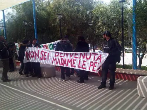 A Lampedusa "sbarcano" 
Borghezio e la Le Pen 
La sinistra non li vuole...