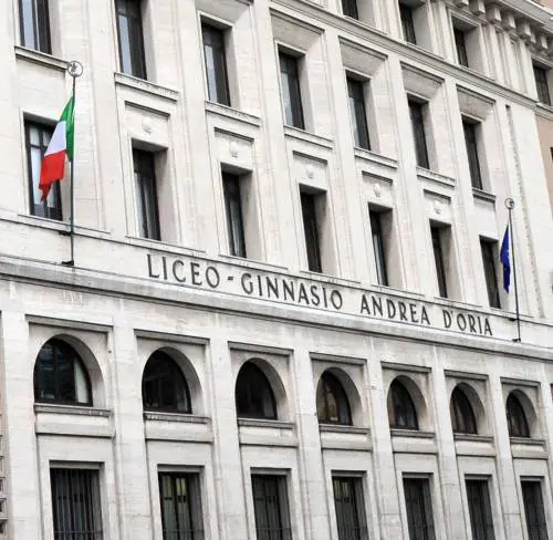 Zaini (e scontrini) più leggeri con i libri di testo scaricabili