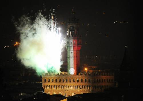 Bossi celebra l'Unità 
Ma i deputati leghisti 
restano fuori dall'aula