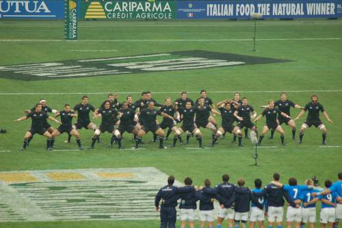 Rugby e quattrini: i maori vendono agli All Blacks il copyright dell'Haka