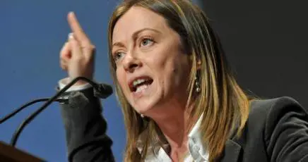 Meloni: "I giovani sono di sinistra? 
Un mito che dobbiamo sfatare"