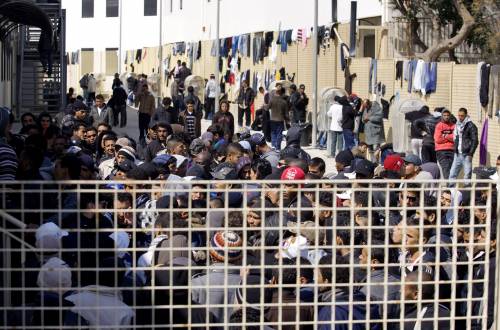 Lampedusa, nuovi sbarchi  
Napolitano alle Regioni: 
"Solidarietà e accoglienza"