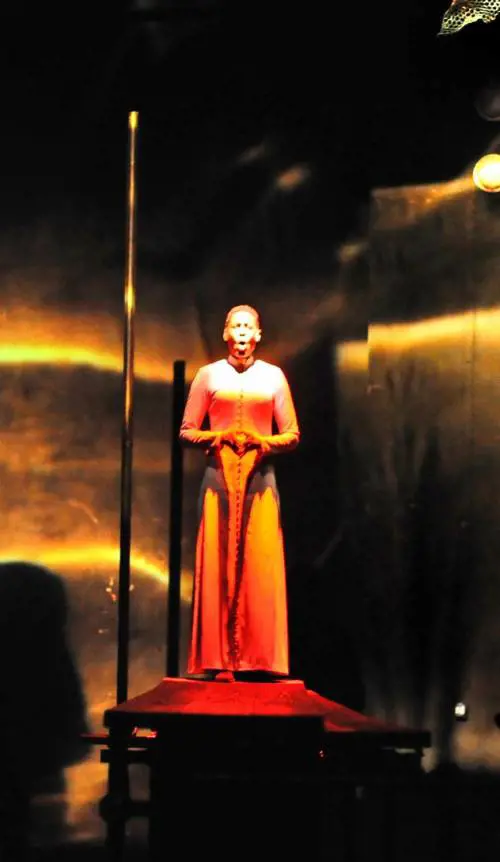 «Operetta in nero», affascinante viaggio per riscoprire lamore