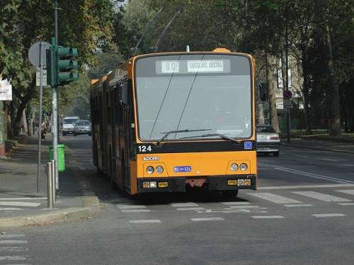 Milano, due ore di controlli su un bus 
e la polizia scova 18 clandestini... 