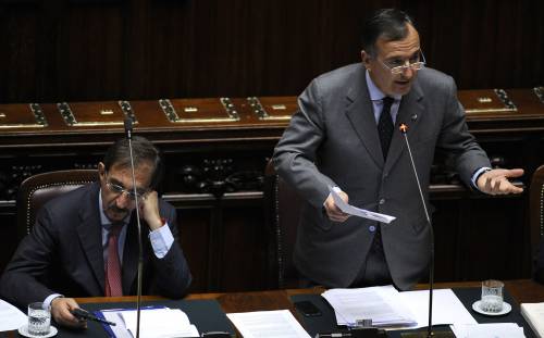 Missione in Libia, perplessi 55 parlamentari Pdl 
E Formigoni: guerra tutela gli interessi francesi