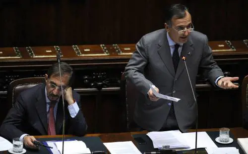 Missione in Libia, perplessi 55 parlamentari Pdl 
E Formigoni: guerra tutela gli interessi francesi