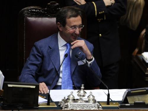 Di Pietro: Il Cav coniglio 
Fini se la ride e domani 
fa campagna elettorale